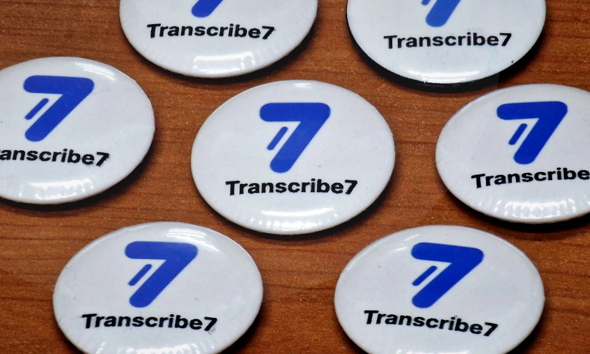 Izdelane promocijske broške z logotipom Transcribe