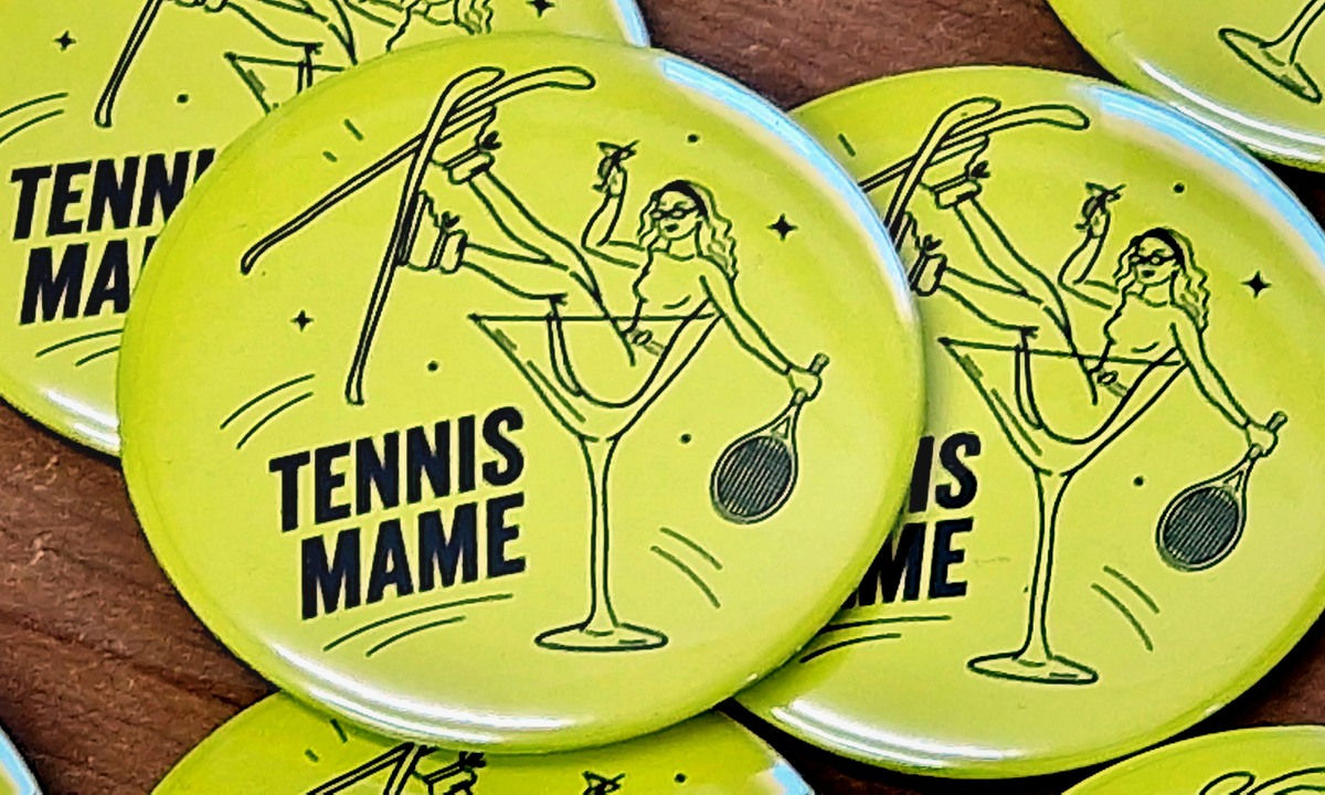 Športne broške za tenis mame